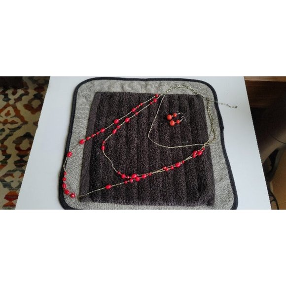 Kohls Large red necklace with Earrings - Picture 3 of 5